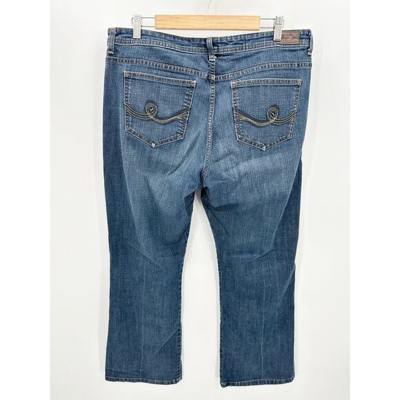 Lee Mid Rise Dark Wash Blue Cotton Blend Denim Bootcut Jeans Women's Size 16 - Picture 2 of 10